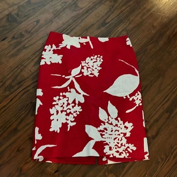 Talbots beautiful red and white skirt. Size 4. Zip up back. - Picture 1 of 3